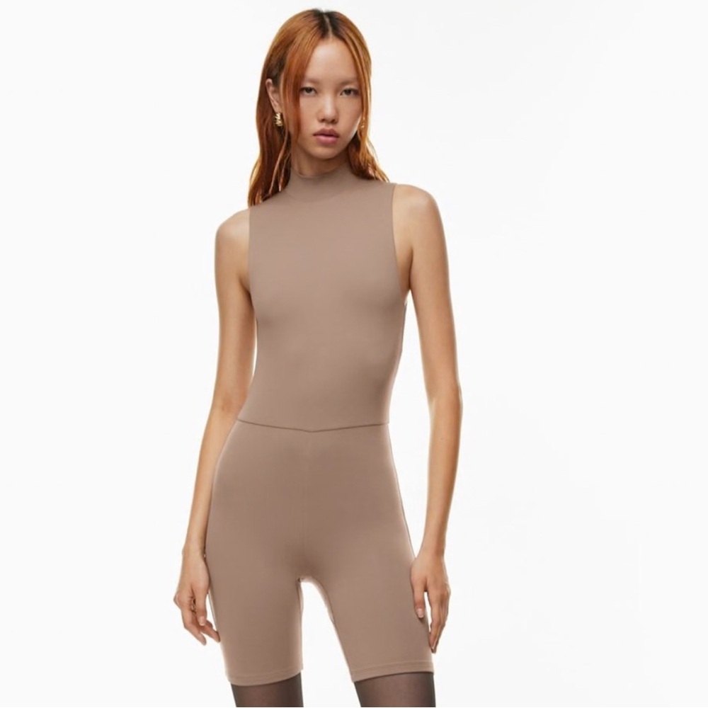Aritzia Babaton Contour Romper